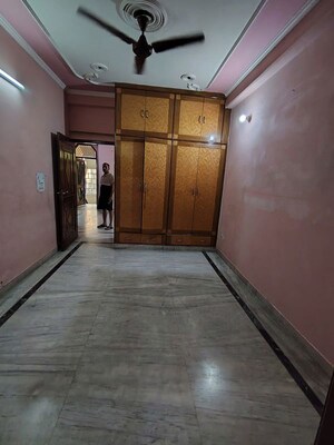 Room in 3 BHK Builder Floor at Niharika Building, Niti Khand I – for Rent