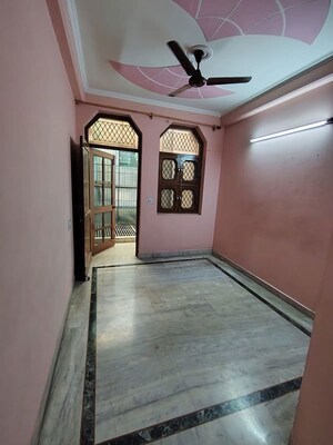 Room in 3 BHK Builder Floor at Niharika Building, Niti Khand I – for Rent