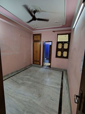 Room in 3 BHK Builder Floor at Niharika Building, Niti Khand I – for Rent