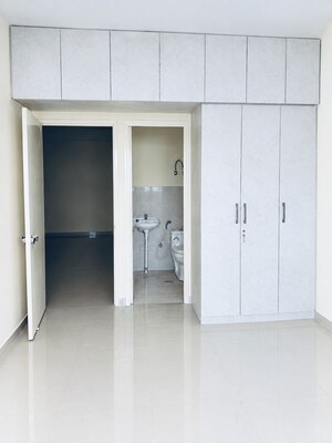 Room in 2 BHK Apartment at Pyramid Midtown, Sector 59 – for Rent