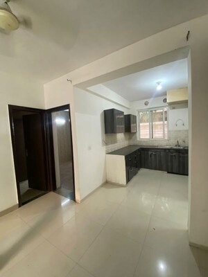 Room in 3 BHK Builder Floor at BPTP Parkland Pride, Sector 77 – for Rent