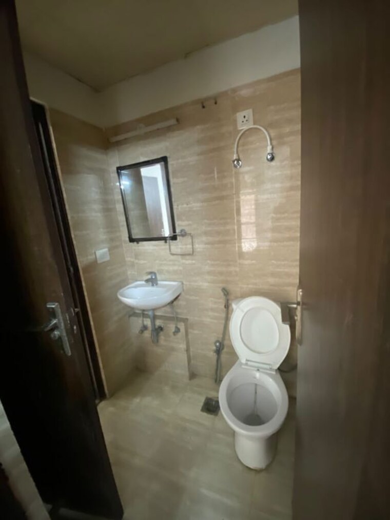 Bathroom, bptp-parkland-pride 3 Bedroom 1130 Sq.Ft. Builder Floor In Sector 77 Faridabad 10690457
