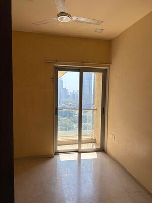 Room in 3 BHK Apartment at Lodha Grandeur, Prabhadevi – for Rent