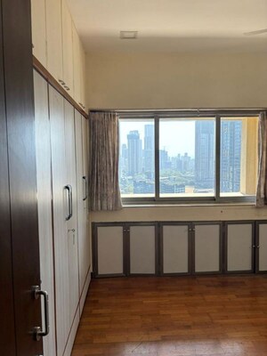 Room in 3 BHK Apartment at Lodha Grandeur, Prabhadevi – for Rent