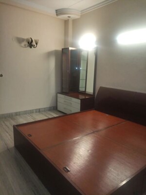 Room in 3 BHK Apartment at Safdarjung Development Area – for Rent