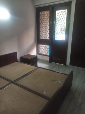 Bedroom in 3 BHK Apartment at Safdarjung Development Area – for Rent