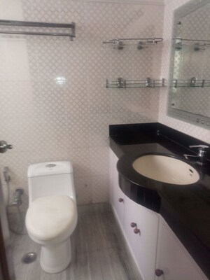 Team Area in 3 BHK Apartment at Safdarjung Development Area – for Rent