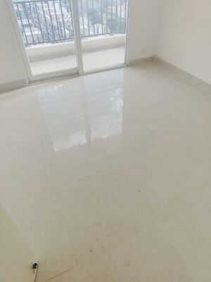 Room in 2 BHK Apartment at Signature Global Prime, Sector 63a – for Rent
