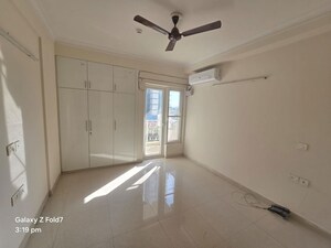 Room in 2 BHK Apartment at Pareena Micasa, Sector 68 – for Rent