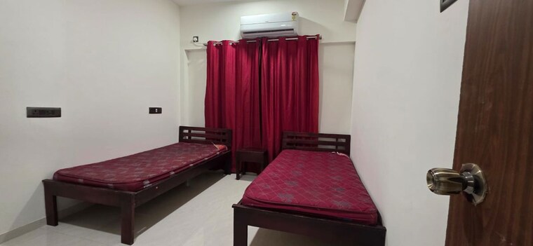 Bedroom, earth-terrace Pg For Girls In Goregaon West 10690518