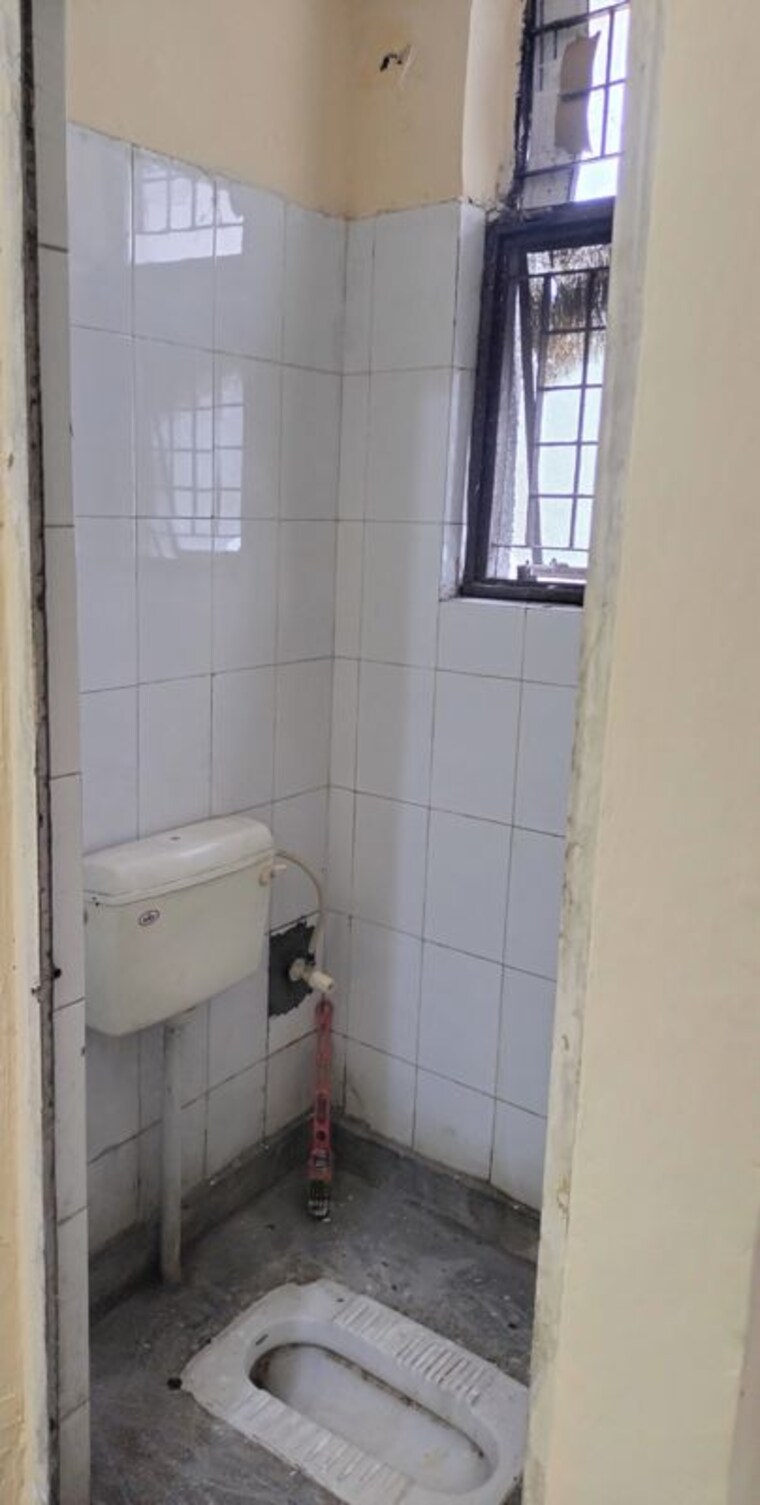 Bathroom, mahadev-apartments-noida 1 RK 375 Sq.Ft. Apartment In Sector 73 Noida 10690509