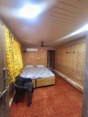 Bedroom in Studio Apartment at Sher E Punjab, Andheri East – for Rent