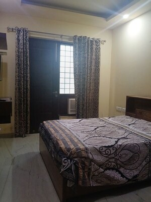 Bedroom in 2 BHK Builder Floor at Sector 43 – for Rent