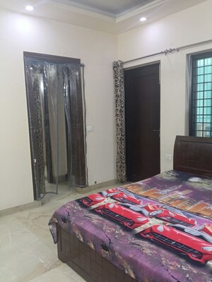Bedroom in 2 BHK Builder Floor at Sector 43 – for Rent