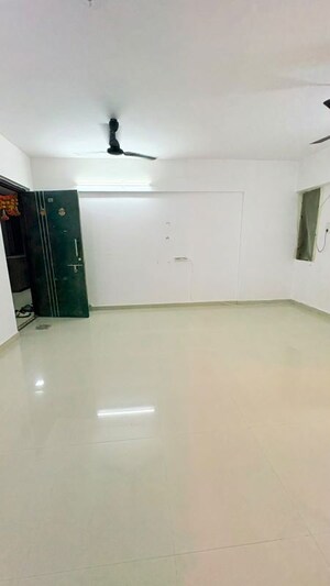 Room in 2 BHK Apartment at Vastu Shanti, Andheri East – for Rent
