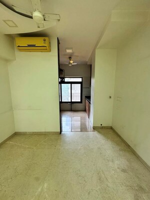 Room in 3 BHK Apartment at Nav Palmyra Apartment, Khar West – for Rent
