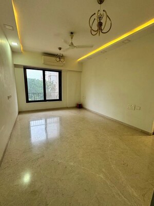 Room in 3 BHK Apartment at Nav Palmyra Apartment, Khar West – for Rent