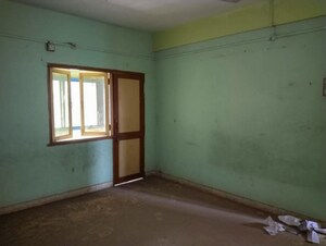 Room in  Apartment at Umarwada – for Sale