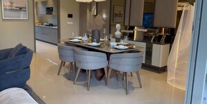 Room in 3 BHK Apartment at Koregaon Park – for Sale
