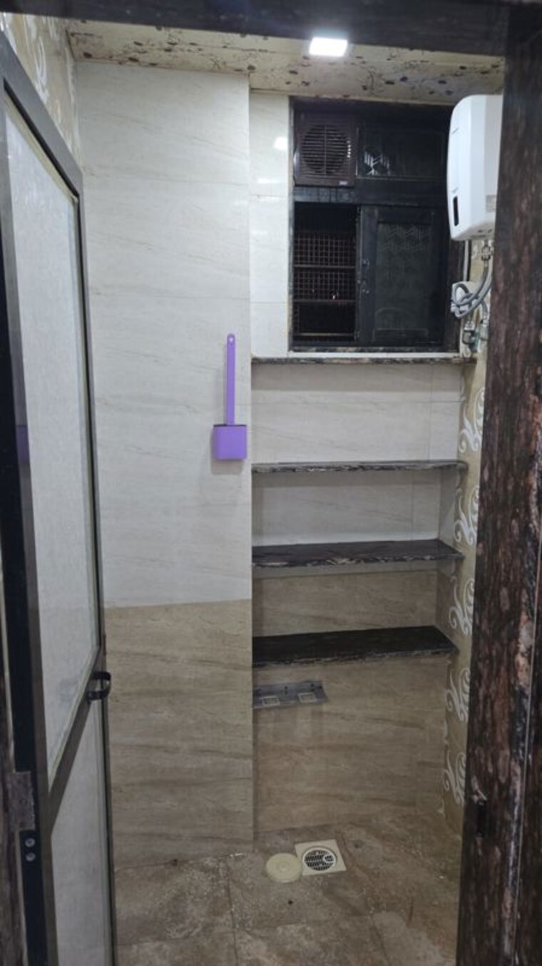Bathroom, shafaq-tower 1 RK 290 Sq.Ft. Apartment In Nagpada Mumbai 10690617