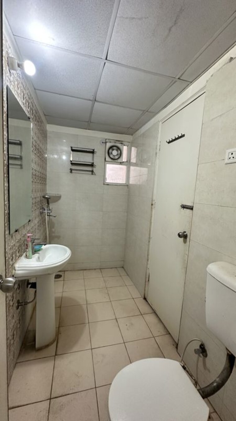 Bathroom, gaur-city-7th-avenue 2.5 Bedroom 1185 Sq.Ft. Apartment In Sector 4 Greater Noida Greater Noida 10690699