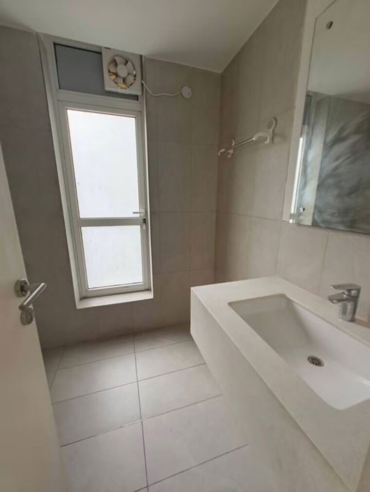 Bathroom, puri-emerald-bay 3 Bedroom 2450 Sq.Ft. Apartment In Sector 104 Gurgaon 10690718
