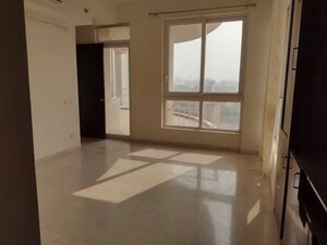 Room in 4 BHK Apartment at Indiabulls Enigma, Sector 110 – for Sale
