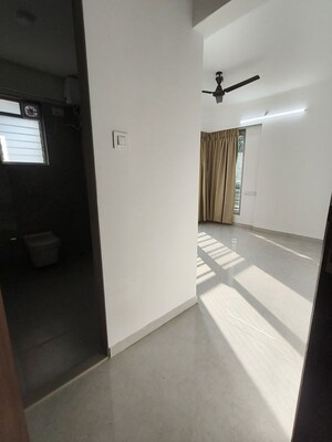 Room in 3 BHK Apartment at Prerna Apartment Andheri, Andheri West – for Rent