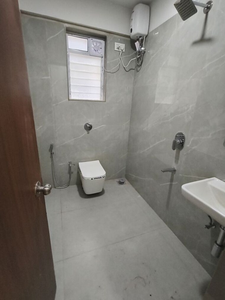 Bathroom, prerna-apartment-andheri 3 Bedroom 1050 Sq.Ft. Apartment In Andheri West Mumbai 10690855