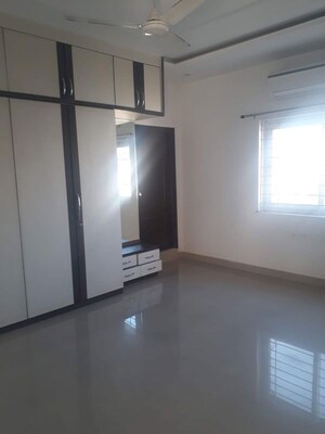 Room in 5 BHK Apartment at Manikonda – for Sale