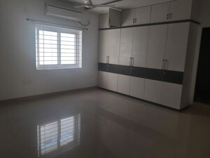 Room in 5 BHK Apartment at Manikonda – for Sale