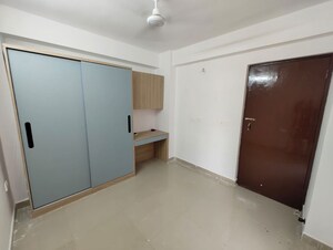 Room in 3 BHK Apartment at Signature Global City 81, Sector 81 – for Rent