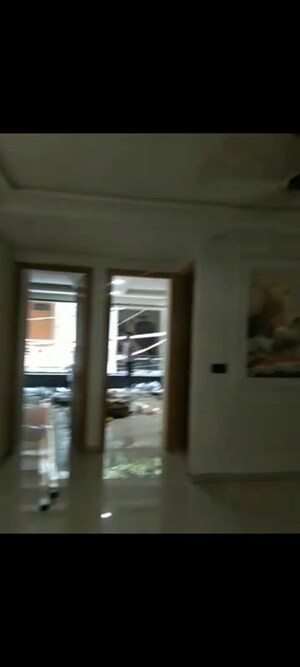 Room in 3 BHK Builder Floor at Mahavir Enclave – for Sale
