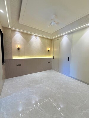 Room in 4 BHK Builder Floor at Ansal API Versalia, Sector 67a – for Sale