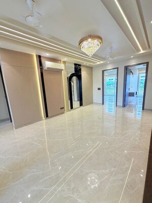 Room in 4 BHK Builder Floor at Ansal API Versalia, Sector 67a – for Sale
