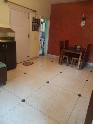 Living Room in 2.5 BHK Builder Floor at Unitech South City II, Sector 50 – for Rent