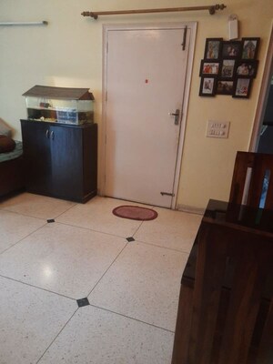 Living Room in 2.5 BHK Builder Floor at Unitech South City II, Sector 50 – for Rent