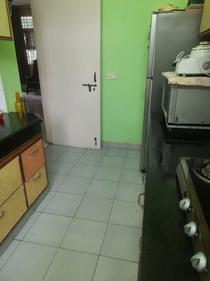 Bathroom in 2.5 BHK Builder Floor at Unitech South City II, Sector 50 – for Rent