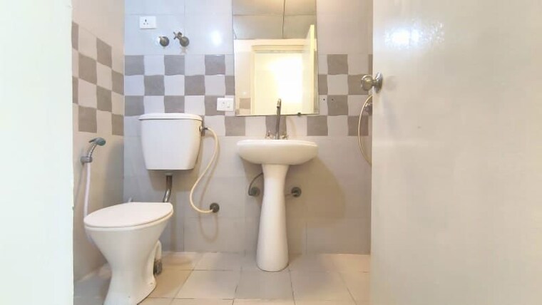 Bathroom, gaur-city-2-14th-avenue 2 Bedroom 955 Sq.Ft. Apartment In Sector 16c Greater Noida Greater Noida 10691000