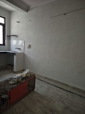 Room in 1.5 BHK Builder Floor at Mayur Vihar – for Rent