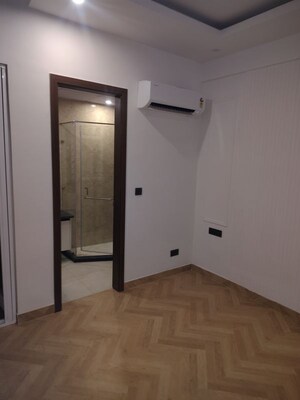 Room in 3 BHK Builder Floor at Raj One Good Earth, Sector 71 – for Rent