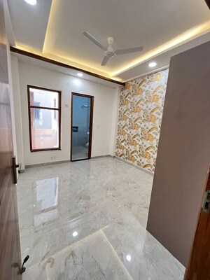 Room in 4 BHK Builder Floor at Puri Kohinoor, Sector 89 – for Sale