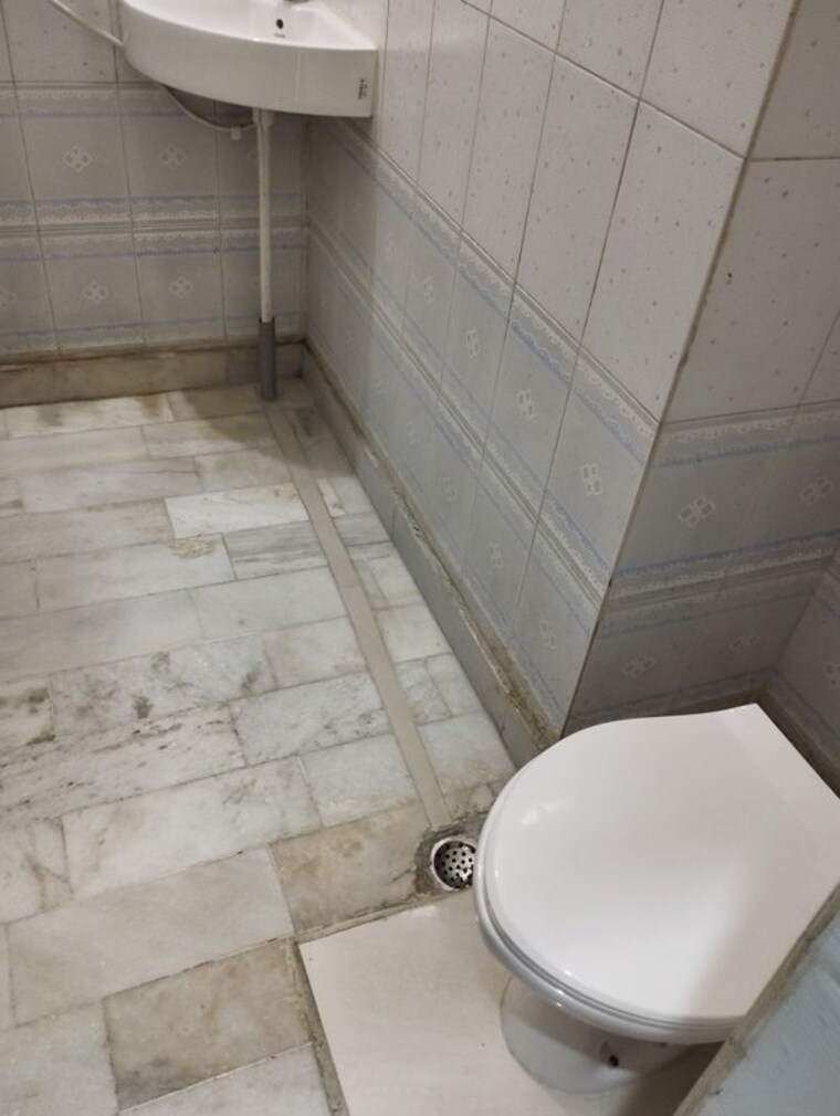 Bathroom, sector 15 2 Bedroom 250 Sq.Ft. Independent House In Sector 15 Sonipat 10691324