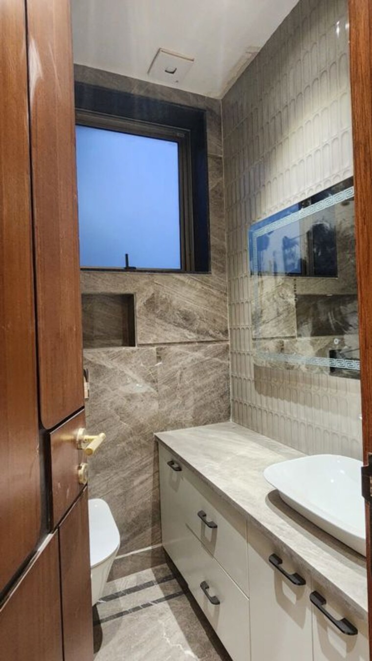 Bathroom, safdarjung enclave 3 Bedroom 1500 Sq.Ft. Builder Floor In Safdarjung Enclave Delhi 10691325