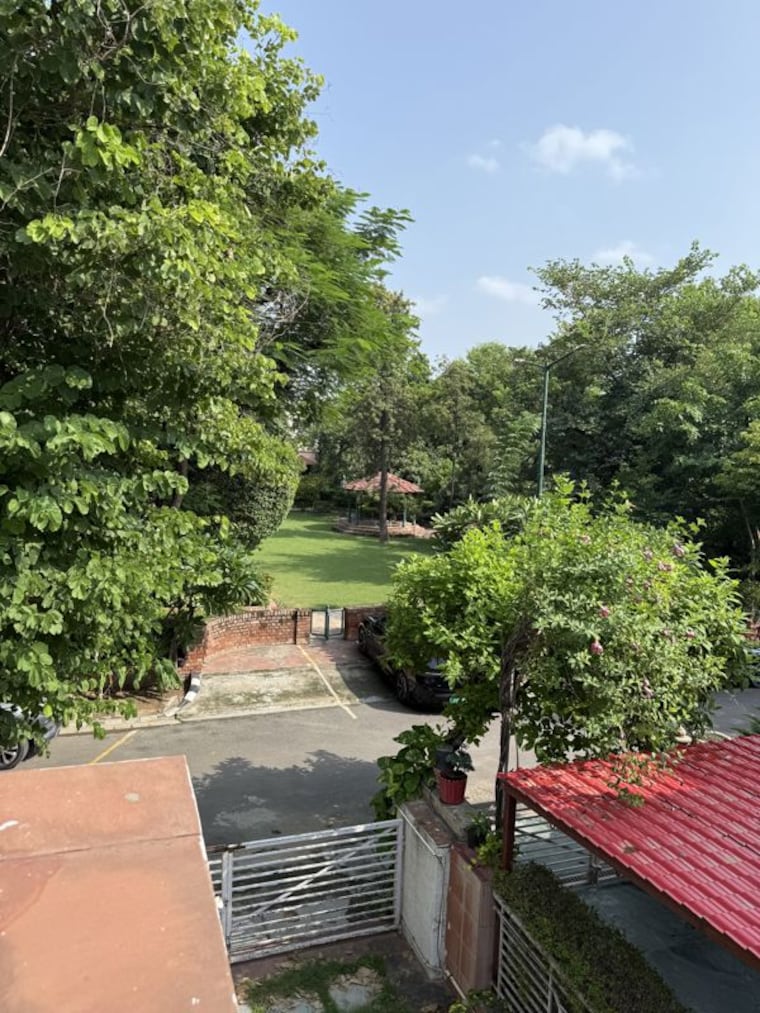 Garden, unitech-greenwood-city-apartment 4 Bedroom 360 Sq.Ft. Villa In Sector 45 Gurgaon 10691338
