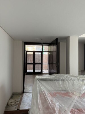 Room in 4 BHK Villa at Unitech Greenwood City Apartment, Sector 45 – for Rent