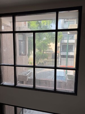 Room in 4 BHK Villa at Unitech Greenwood City Apartment, Sector 45 – for Rent