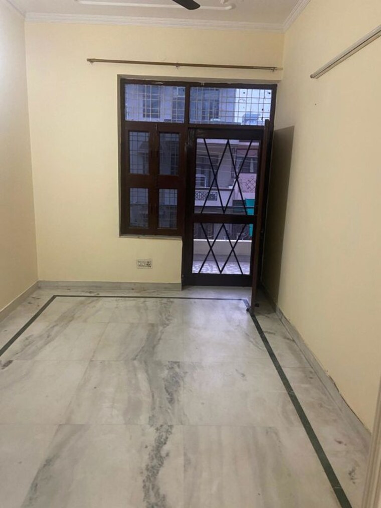 Room, sector 23 2 Bedroom 128 Sq.Yd. Builder Floor In Sector 23 Gurgaon 10691349