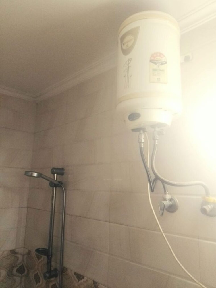 Bathroom, palam vihar 1 RK 50 Sq.Yd. Builder Floor In Palam Vihar Gurgaon 10691351