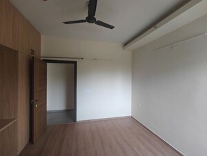 Room in 3 BHK Apartment at Tulip Yellow, Sector 69 – for Rent
